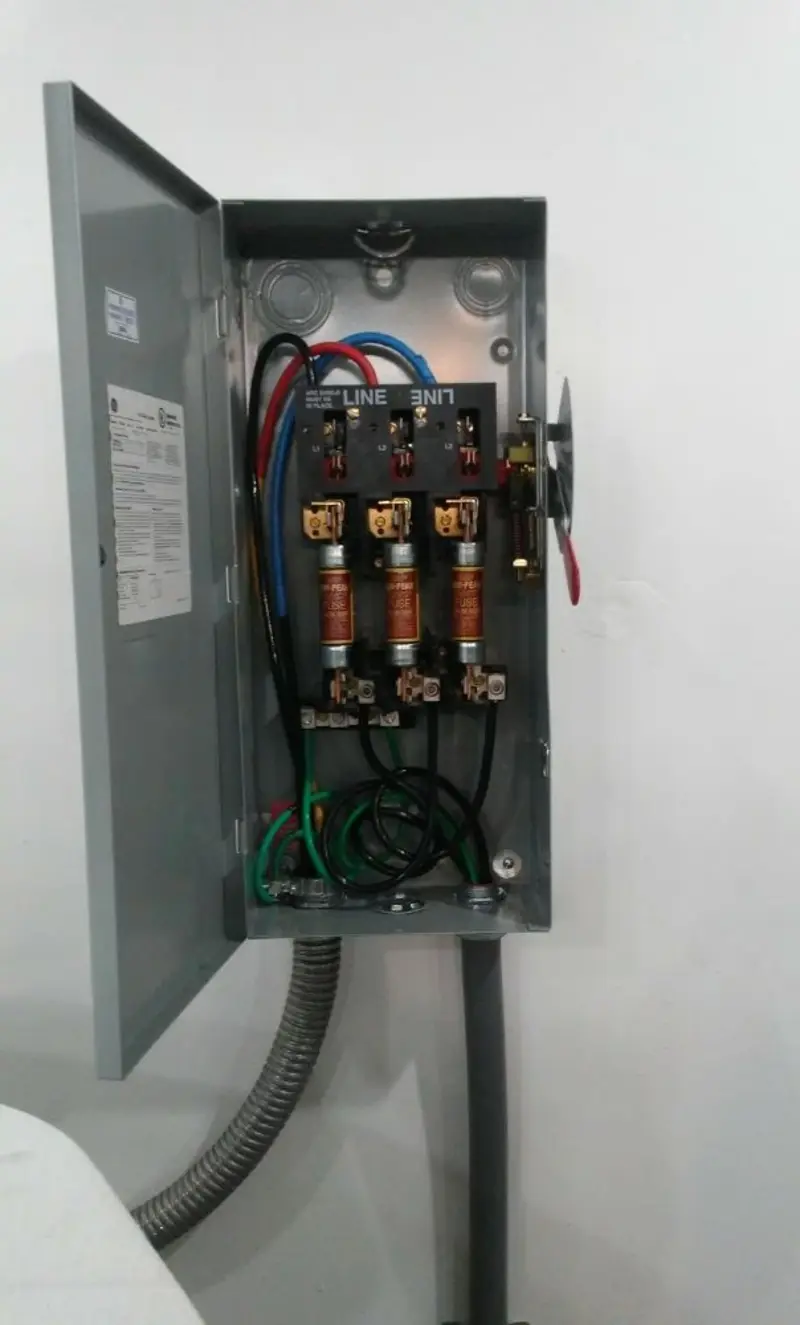 Three-phase disconnect switch installed for Electrical Wiring & Rewiring in Paris